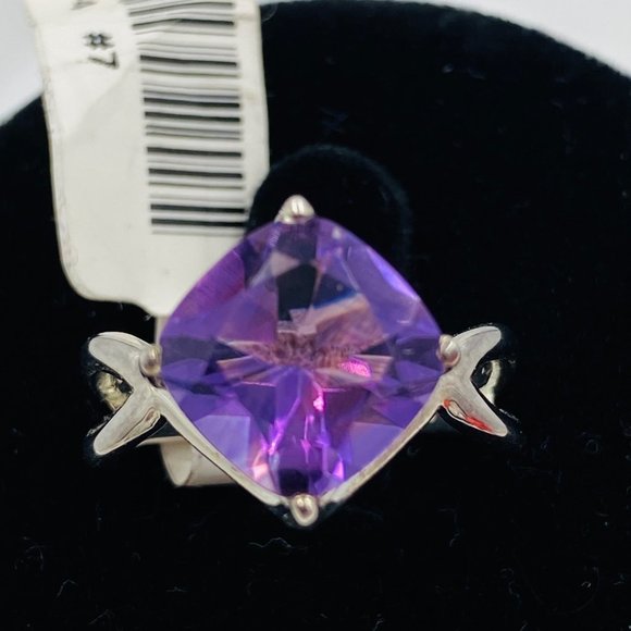 Jewelry - Glorious amethyst ring, almost size 7, sterling silver setting, NWT
